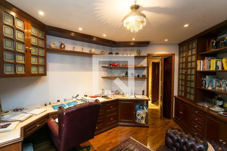 Apartamento à venda com 315m², 3 quartos e 5 vagas Apartamento à venda com 315m², 3 quartos e 5 vagasEscritório