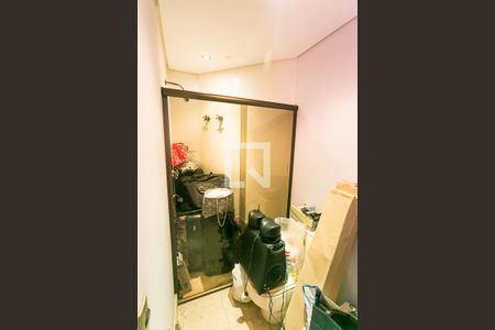 Apartamento à venda com 315m², 3 quartos e 5 vagas Apartamento à venda com 315m², 3 quartos e 5 vagasBanheiro do escritório