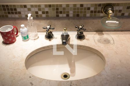 Apartamento à venda com 315m², 3 quartos e 5 vagas Apartamento à venda com 315m², 3 quartos e 5 vagasBanheiro da Suíte 1