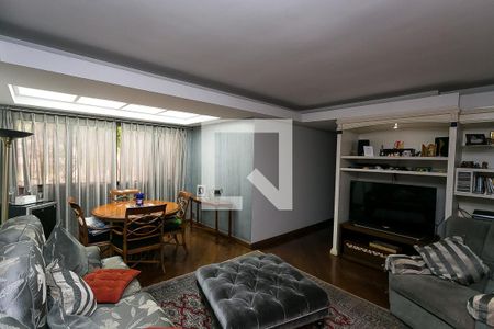 Apartamento à venda com 315m², 3 quartos e 5 vagas Apartamento à venda com 315m², 3 quartos e 5 vagasSala de TV
