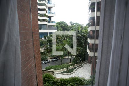 Apartamento à venda com 315m², 3 quartos e 5 vagas Apartamento à venda com 315m², 3 quartos e 5 vagasVista