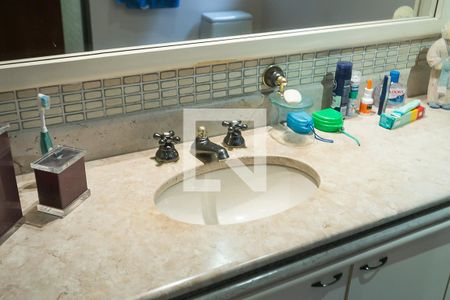 Apartamento à venda com 315m², 3 quartos e 5 vagas Apartamento à venda com 315m², 3 quartos e 5 vagasBanheiro da Suíte 2