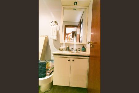 Apartamento à venda com 315m², 3 quartos e 5 vagas Apartamento à venda com 315m², 3 quartos e 5 vagasBanheiro do escritório