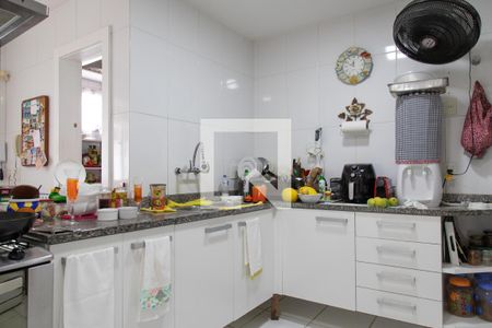 Casa de condomínio à venda com 240m², 4 quartos e 2 vagas Casa de condomínio à venda com 240m², 4 quartos e 2 vagasCozinha