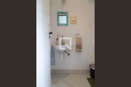 Casa de condomínio à venda com 240m², 4 quartos e 2 vagas Casa de condomínio à venda com 240m², 4 quartos e 2 vagasLavabo