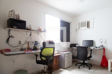 Casa de condomínio à venda com 240m², 4 quartos e 2 vagas Casa de condomínio à venda com 240m², 4 quartos e 2 vagasSuíte 3