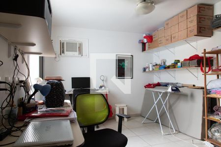 Casa de condomínio à venda com 240m², 4 quartos e 2 vagas Casa de condomínio à venda com 240m², 4 quartos e 2 vagasSuíte 3