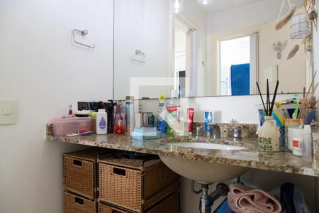 Casa de condomínio à venda com 240m², 4 quartos e 2 vagas Casa de condomínio à venda com 240m², 4 quartos e 2 vagasBanheiro da suíte 1 e 2