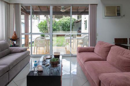 Sala de casa de condomínio à venda com 4 quartos, 240m² em Vargem Grande, Rio de Janeiro