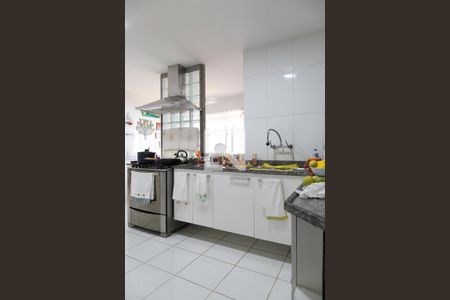 Casa de condomínio à venda com 240m², 4 quartos e 2 vagas Casa de condomínio à venda com 240m², 4 quartos e 2 vagasCozinha