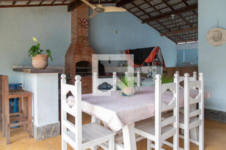 Casa de condomínio à venda com 240m², 4 quartos e 2 vagas Casa de condomínio à venda com 240m², 4 quartos e 2 vagasChurrasqueira