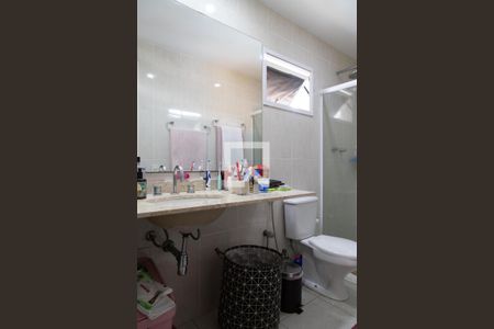 Casa de condomínio à venda com 240m², 4 quartos e 2 vagas Casa de condomínio à venda com 240m², 4 quartos e 2 vagasBanheiro da suíte 4