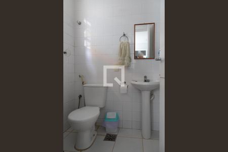 Casa de condomínio à venda com 240m², 4 quartos e 2 vagas Casa de condomínio à venda com 240m², 4 quartos e 2 vagasBanheiro de serviço