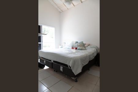 Casa de condomínio à venda com 240m², 4 quartos e 2 vagas Casa de condomínio à venda com 240m², 4 quartos e 2 vagasSuíte 4