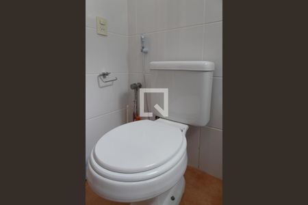 Casa de condomínio à venda com 240m², 4 quartos e 2 vagas Casa de condomínio à venda com 240m², 4 quartos e 2 vagasBanheiro da suíte 1 e 2