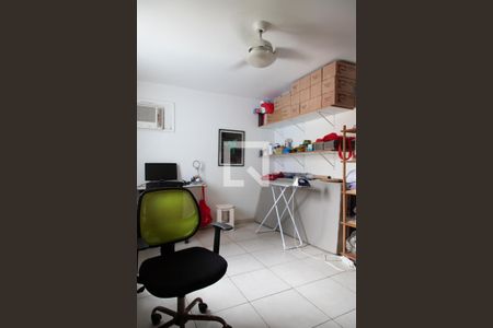 Casa de condomínio à venda com 240m², 4 quartos e 2 vagas Casa de condomínio à venda com 240m², 4 quartos e 2 vagasSuíte 3