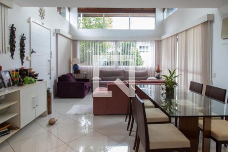 Sala de casa de condomínio à venda com 4 quartos, 240m² em Vargem Grande, Rio de Janeiro