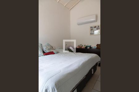 Casa de condomínio à venda com 240m², 4 quartos e 2 vagas Casa de condomínio à venda com 240m², 4 quartos e 2 vagasSuíte 4