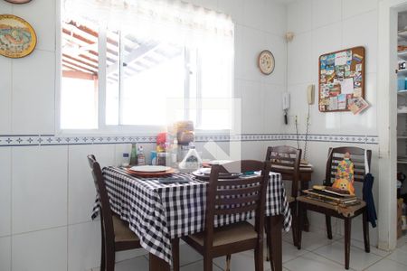 Casa de condomínio à venda com 240m², 4 quartos e 2 vagas Casa de condomínio à venda com 240m², 4 quartos e 2 vagasCopa