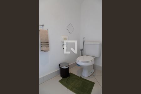 Casa de condomínio à venda com 240m², 4 quartos e 2 vagas Casa de condomínio à venda com 240m², 4 quartos e 2 vagasLavabo