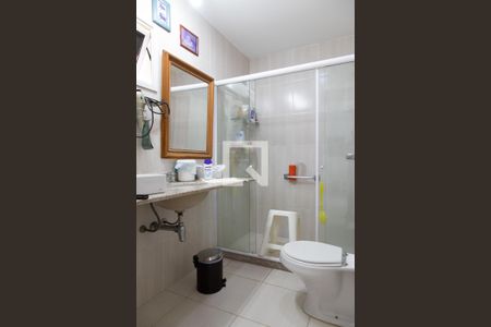 Casa de condomínio à venda com 240m², 4 quartos e 2 vagas Casa de condomínio à venda com 240m², 4 quartos e 2 vagasBanheiro da suíte 3