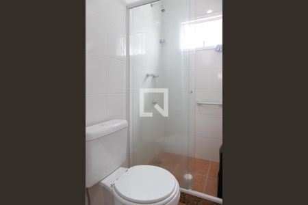 Casa de condomínio à venda com 240m², 4 quartos e 2 vagas Casa de condomínio à venda com 240m², 4 quartos e 2 vagasBanheiro da suíte 1 e 2