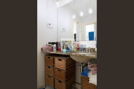 Casa de condomínio à venda com 240m², 4 quartos e 2 vagas Casa de condomínio à venda com 240m², 4 quartos e 2 vagasBanheiro da suíte 1 e 2