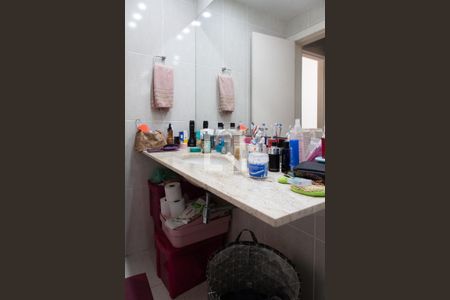 Casa de condomínio à venda com 240m², 4 quartos e 2 vagas Casa de condomínio à venda com 240m², 4 quartos e 2 vagasBanheiro da suíte 4