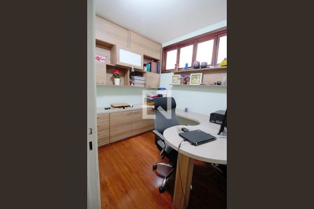 Casa à venda com 400m², 5 quartos e 2 vagas Casa à venda com 400m², 5 quartos e 2 vagasEscritório