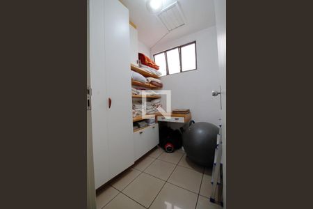 Casa à venda com 400m², 5 quartos e 2 vagas Casa à venda com 400m², 5 quartos e 2 vagasCloset