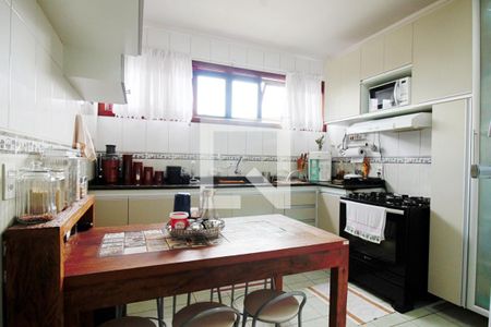 Casa à venda com 400m², 5 quartos e 2 vagas Casa à venda com 400m², 5 quartos e 2 vagasCozinha