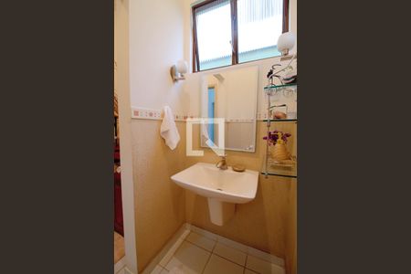 Casa à venda com 400m², 5 quartos e 2 vagas Casa à venda com 400m², 5 quartos e 2 vagasLavabo