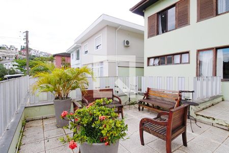 Casa à venda com 400m², 5 quartos e 2 vagas Casa à venda com 400m², 5 quartos e 2 vagasVaranda da Frente