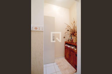 Casa à venda com 400m², 5 quartos e 2 vagas Casa à venda com 400m², 5 quartos e 2 vagasLavabo