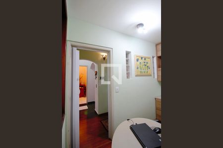 Casa à venda com 400m², 5 quartos e 2 vagas Casa à venda com 400m², 5 quartos e 2 vagasEscritório