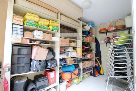 Casa à venda com 400m², 5 quartos e 2 vagas Casa à venda com 400m², 5 quartos e 2 vagasDispensa