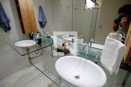 Casa à venda com 400m², 5 quartos e 2 vagas Casa à venda com 400m², 5 quartos e 2 vagasBanheiro da Suíte 1