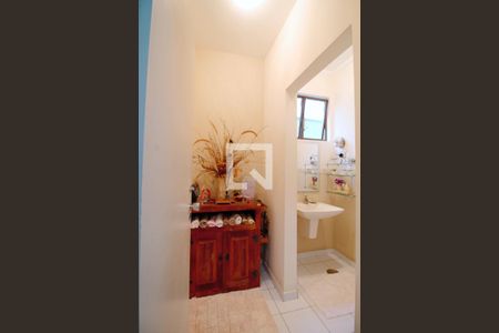 Casa à venda com 400m², 5 quartos e 2 vagas Casa à venda com 400m², 5 quartos e 2 vagasLavabo