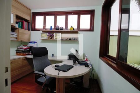 Casa à venda com 400m², 5 quartos e 2 vagas Casa à venda com 400m², 5 quartos e 2 vagasEscritório