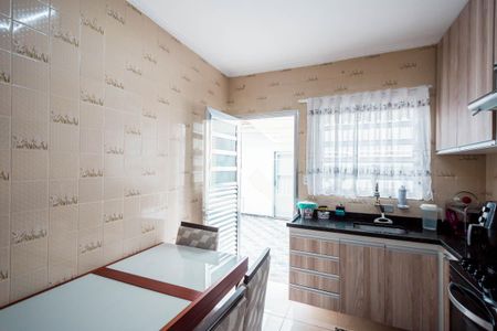 Casa à venda com 176m², 4 quartos e 2 vagas Casa à venda com 176m², 4 quartos e 2 vagasCozinha