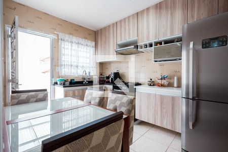 Casa à venda com 176m², 4 quartos e 2 vagas Casa à venda com 176m², 4 quartos e 2 vagasCozinha