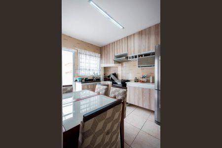 Casa à venda com 176m², 4 quartos e 2 vagas Casa à venda com 176m², 4 quartos e 2 vagasCozinha