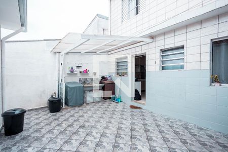 Casa à venda com 176m², 4 quartos e 2 vagas Casa à venda com 176m², 4 quartos e 2 vagasQuintal