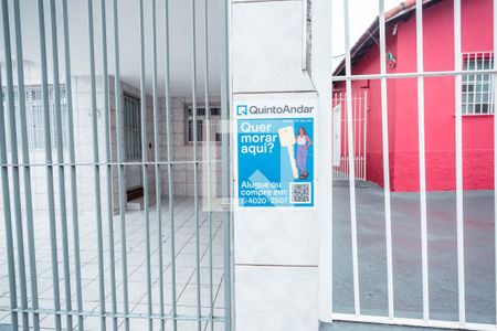 Casa à venda com 176m², 4 quartos e 2 vagas Casa à venda com 176m², 4 quartos e 2 vagasFachada