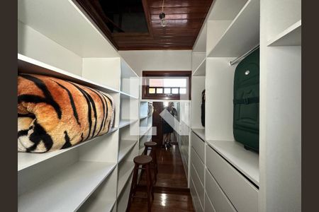 Casa à venda com 400m², 3 quartos e 2 vagasCloset