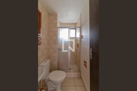 Banheiro de apartamento para alugar com 1 quarto, 44m² em Partenon, Porto Alegre