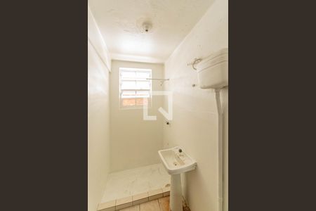 Banheiro de apartamento à venda com 1 quarto, 79m² em Passo da Areia, Porto Alegre