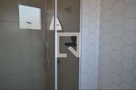 Banheiro de kitnet/studio para alugar com 1 quarto, 25m² em Vila Nilo, São Paulo