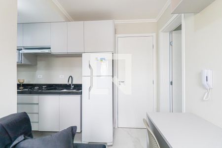 Sala/Cozinha de apartamento para alugar com 1 quarto, 35m² em Capão Raso, Curitiba