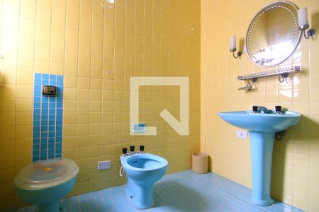 Casa à venda com 231m², 3 quartos e 1 vagaBanheiro 